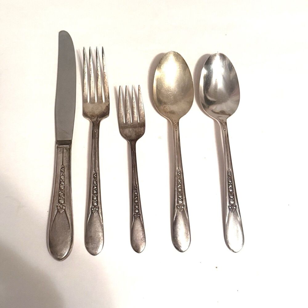 Set Of 5 Wm A Rogers MPG. CO Original Silver Plate Spoons, Forks And Knife